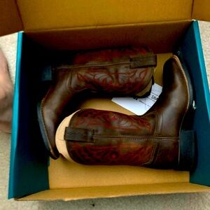 Kids Ariat QuickDraw boots in Distressed Brown